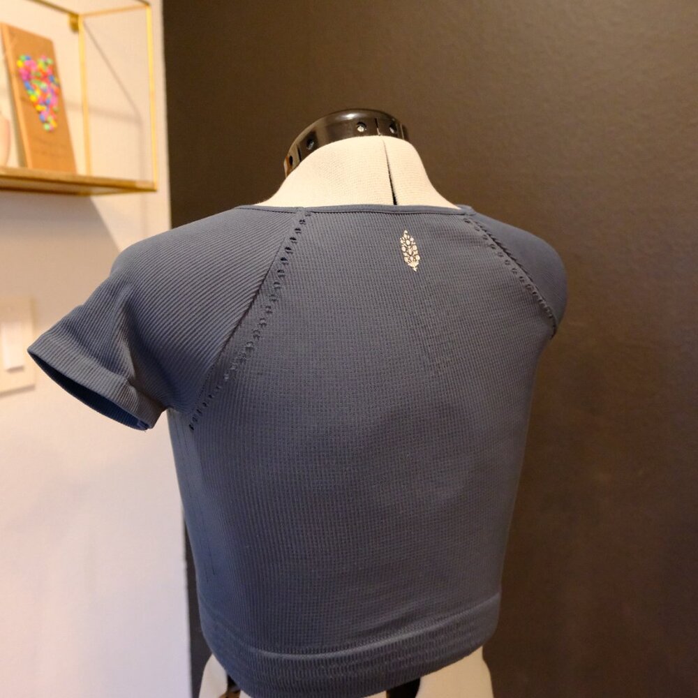 Free People Movement fitted cutut crop top for yoga/gym - Picture 5 of 6